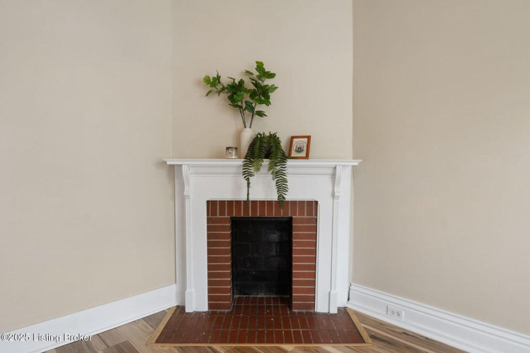 Listing Image 10