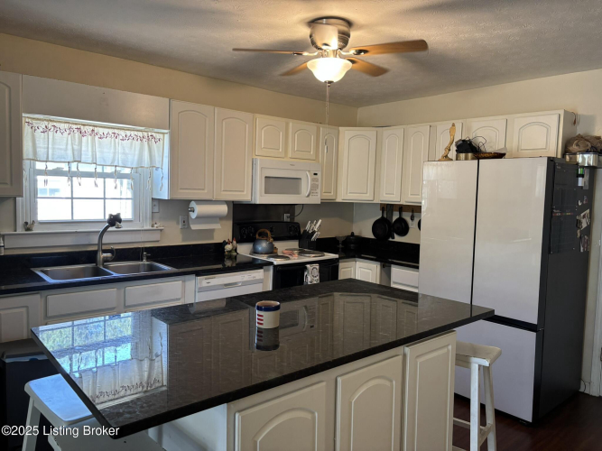 Listing Image 13