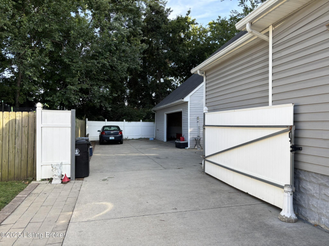 Listing Image 41