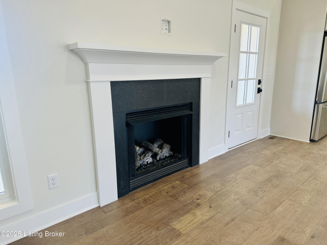 Listing Image 16