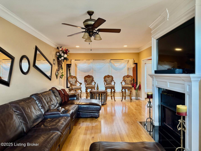 Listing Image 14