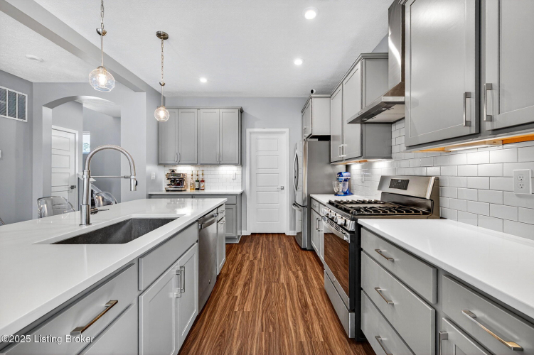 Listing Image 14