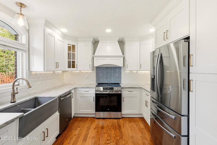 Listing Image 12