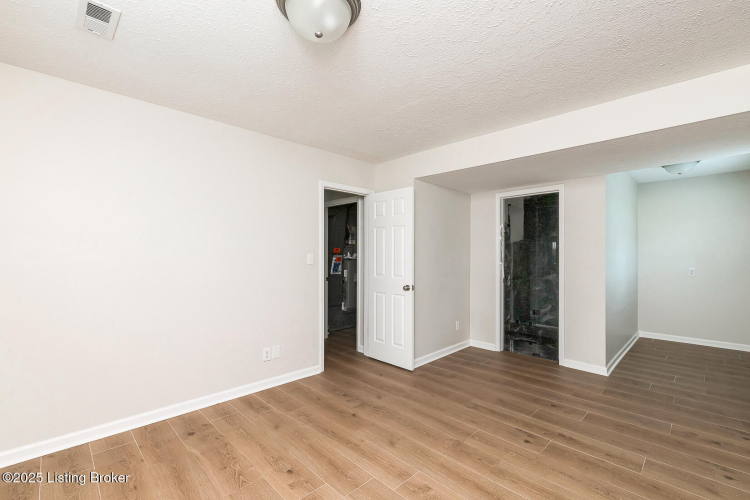 Listing Image 59