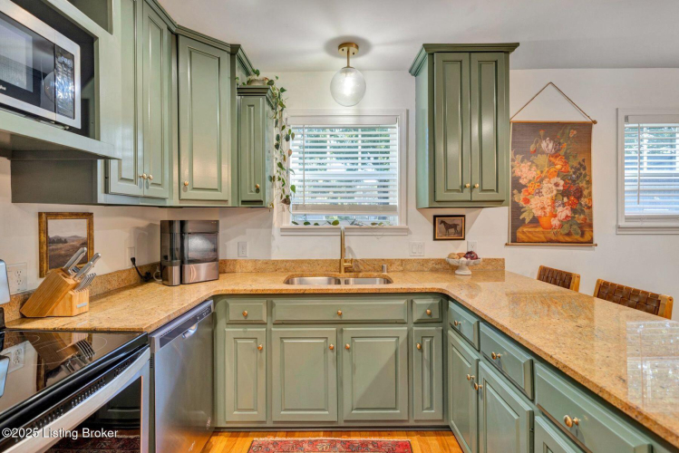 Listing Image 11