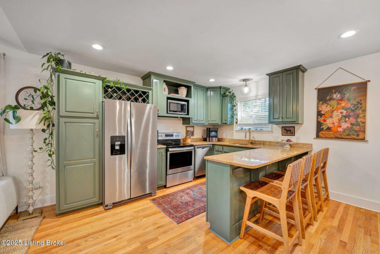 Listing Image 8