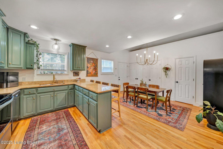 Listing Image 10