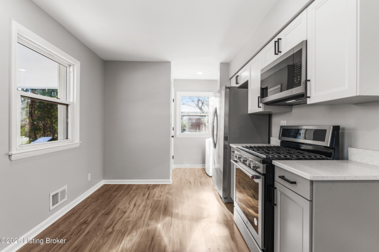 Listing Image 12