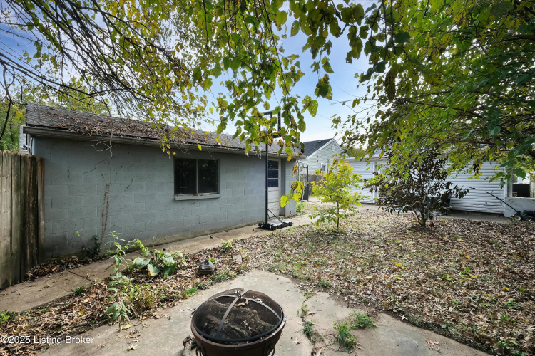 Listing Image 4