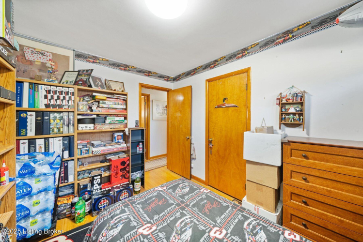 Listing Image 11