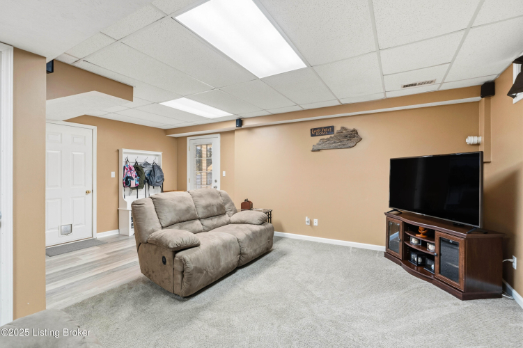 Listing Image 44