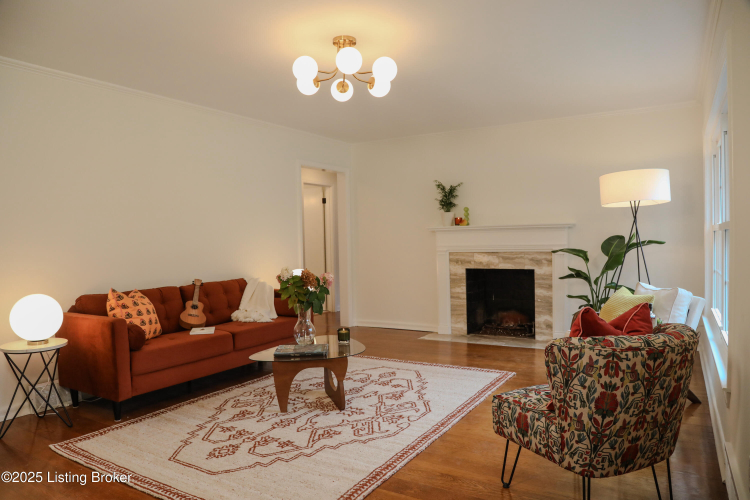 Listing Image 4