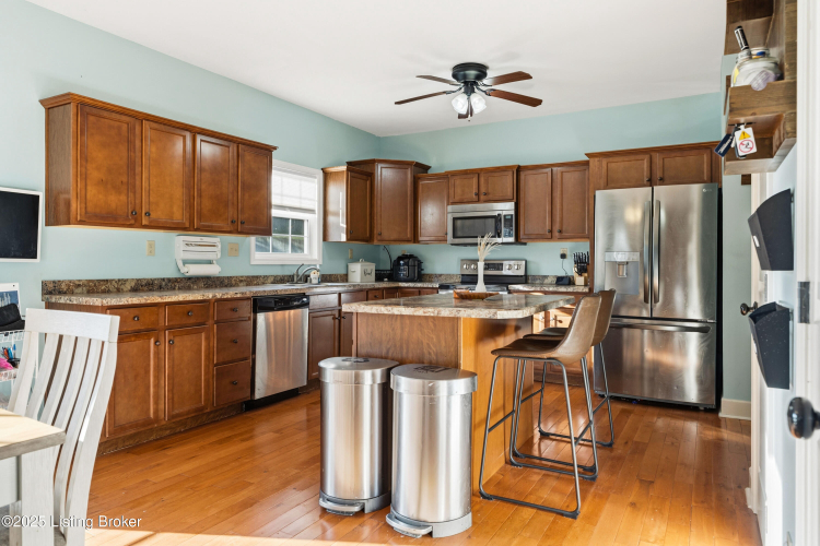 Listing Image 11
