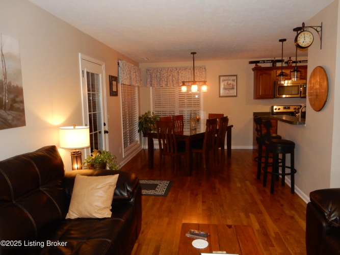 Listing Image 8