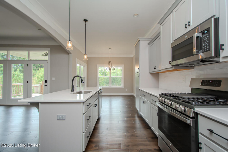 Listing Image 6