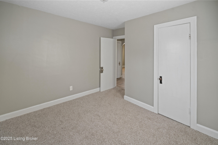 Listing Image 24