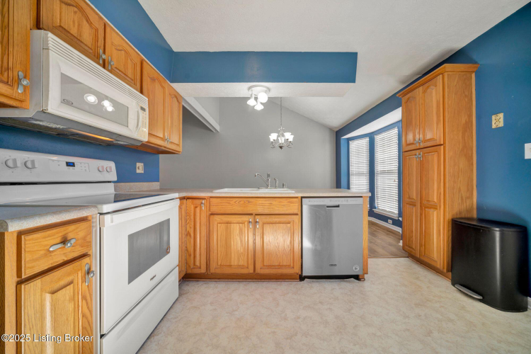 Listing Image 17