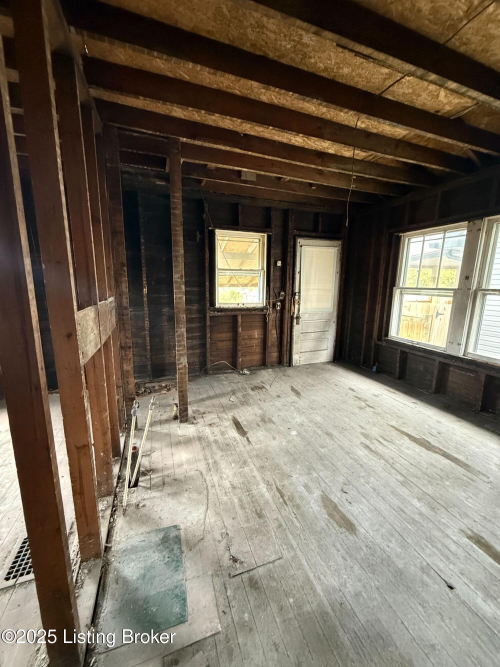 Listing Image 5