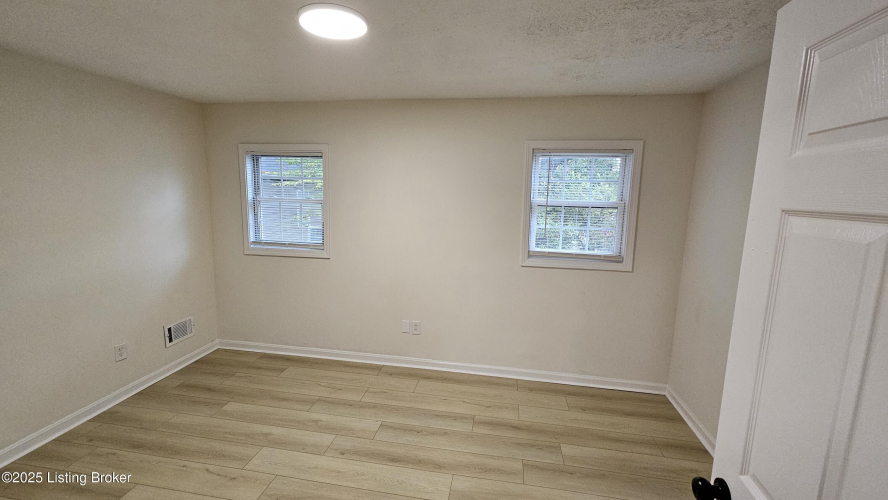 Listing Image 52