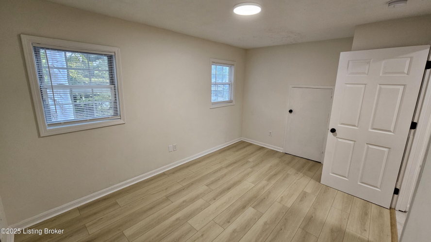 Listing Image 53