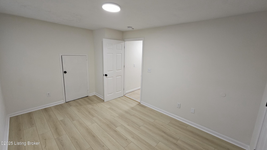 Listing Image 54