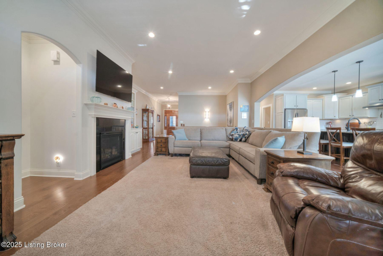Listing Image 6
