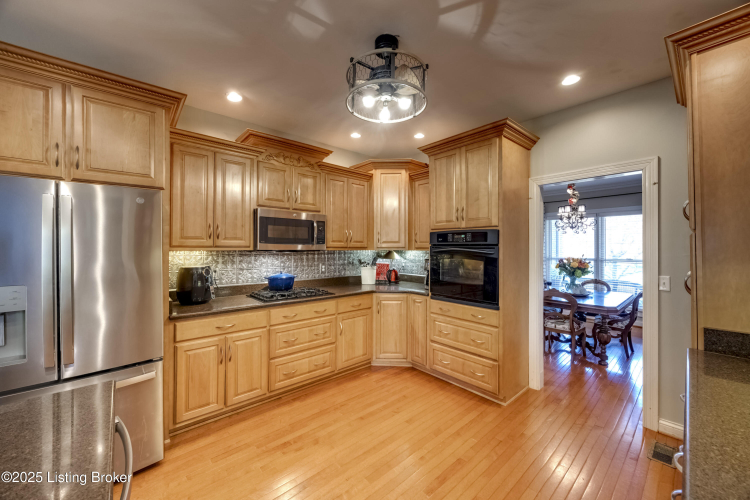 Listing Image 9