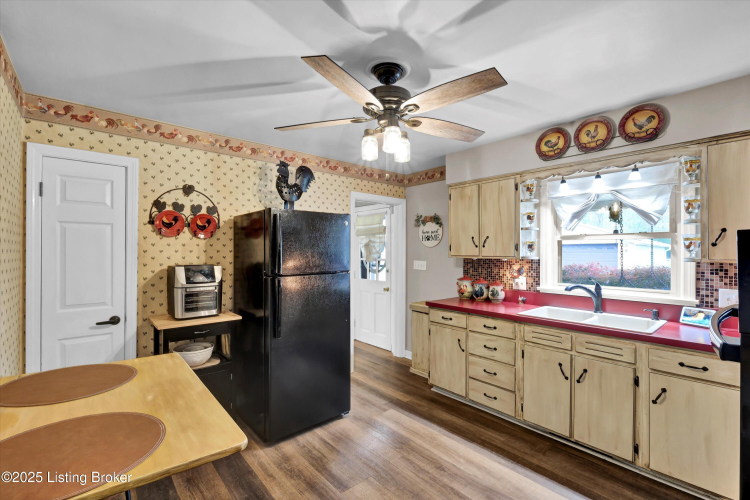 Listing Image 13