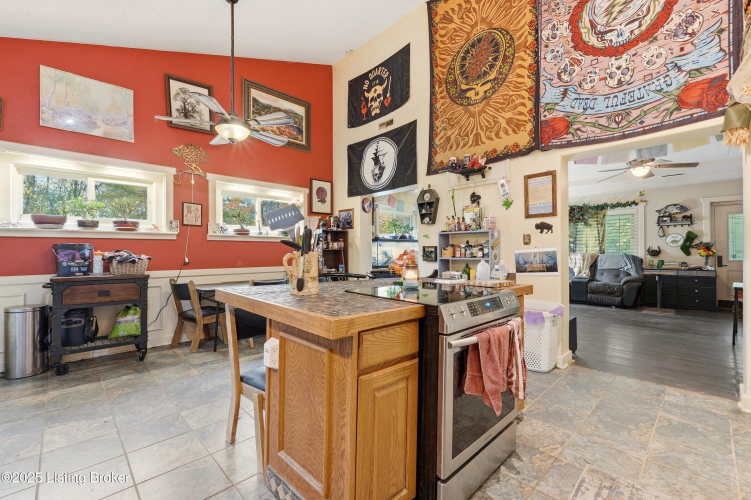 Listing Image 11