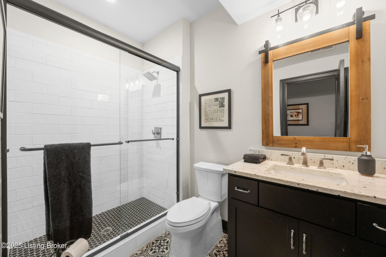 Listing Image 82