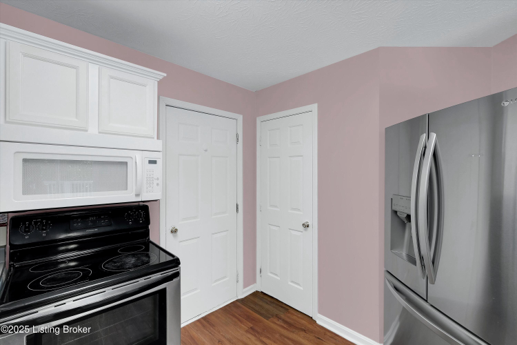 Listing Image 17