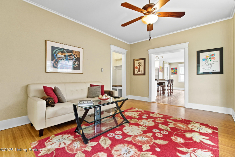 Listing Image 9