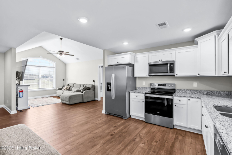 Listing Image 12