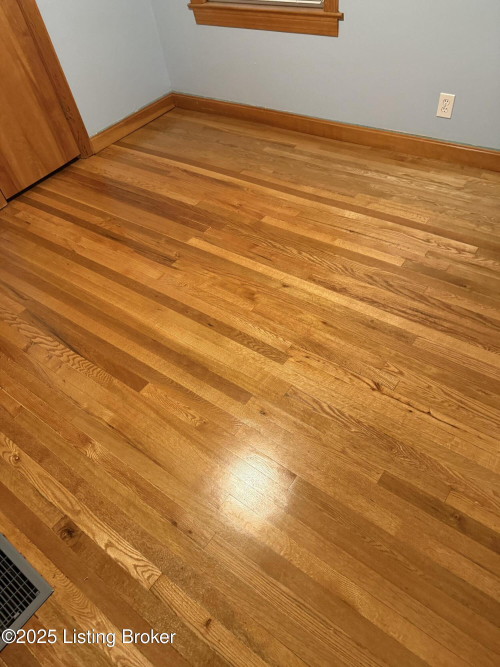 Listing Image 18