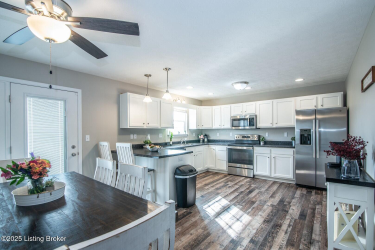 Listing Image 9