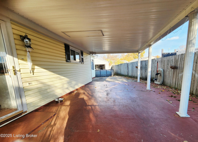 Listing Image 4