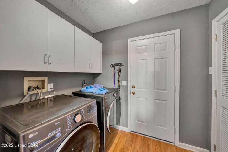 Listing Image 16