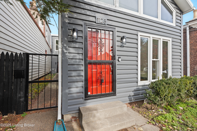 Listing Image 4