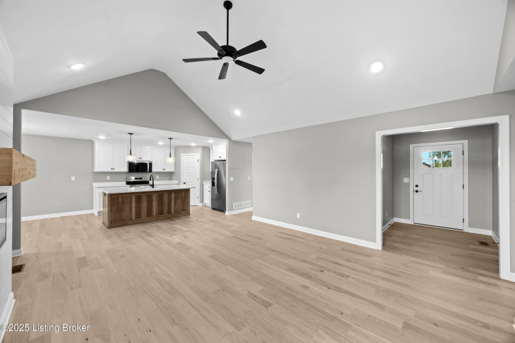 Listing Image 14