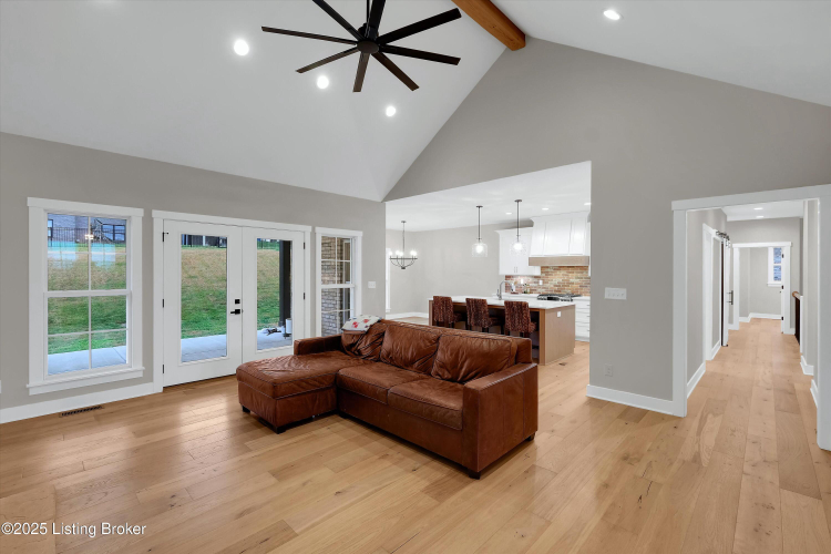 Listing Image 15