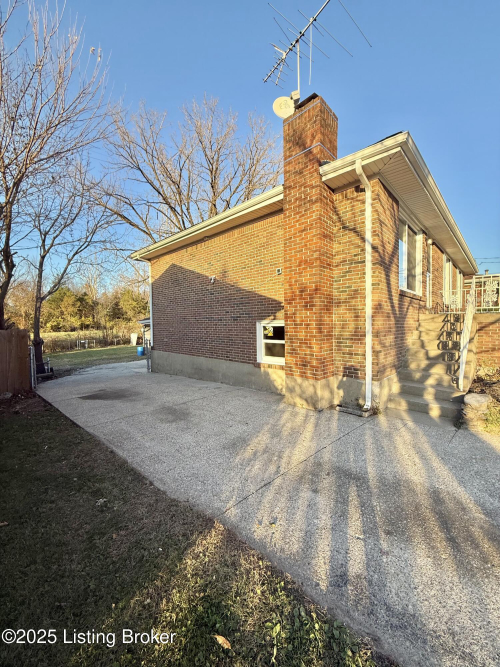 Listing Image 3