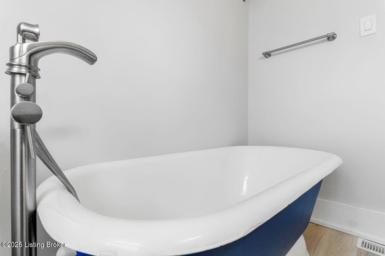 Listing Image 34