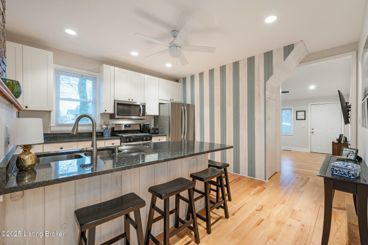 Listing Image 15