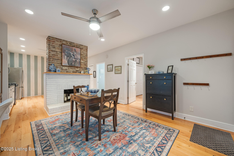 Listing Image 8