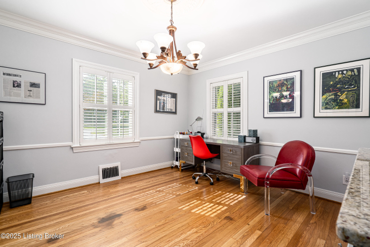 Listing Image 11
