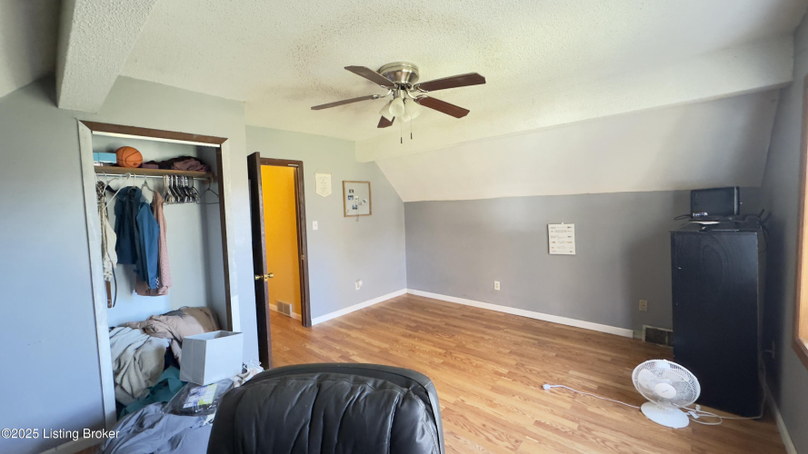 Listing Image 29