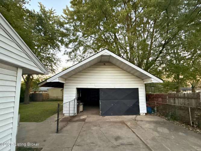 Listing Image 8