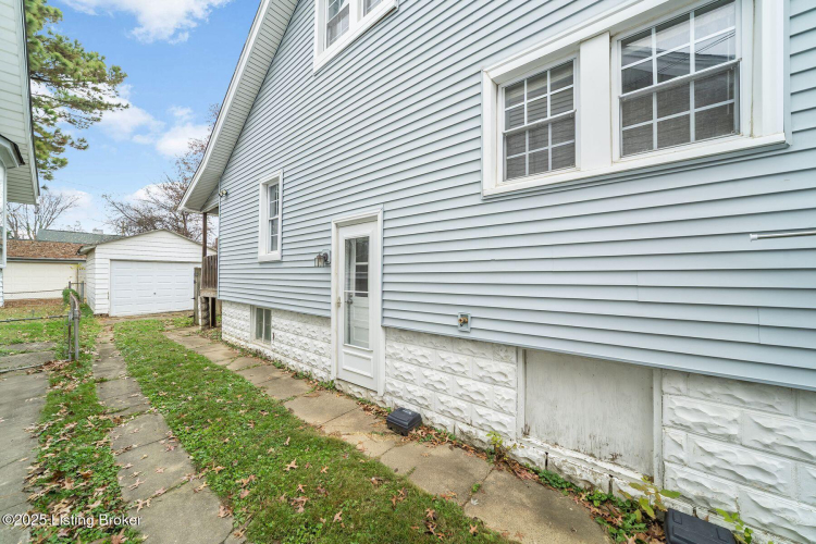 Listing Image 25
