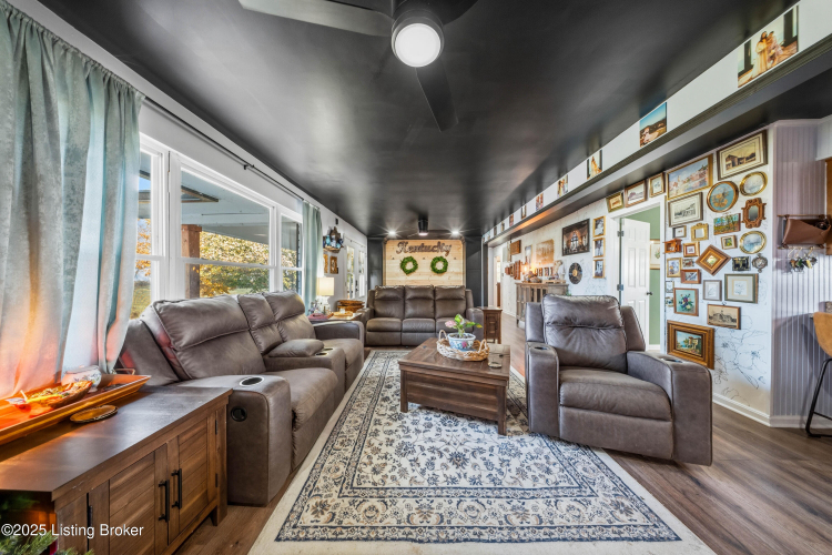 Listing Image 12
