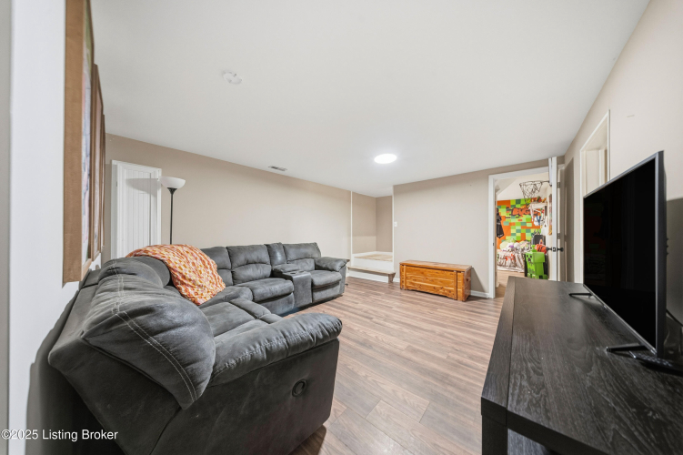 Listing Image 53